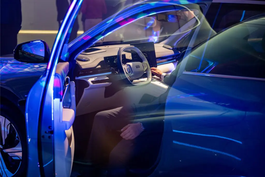 GEELY rozpoczyna sprzedaż w Polsce – salon GEELY Makurat otwarty w Gdańsku 13 12 OTWARCIE GEELY MAKURAT GDANSK