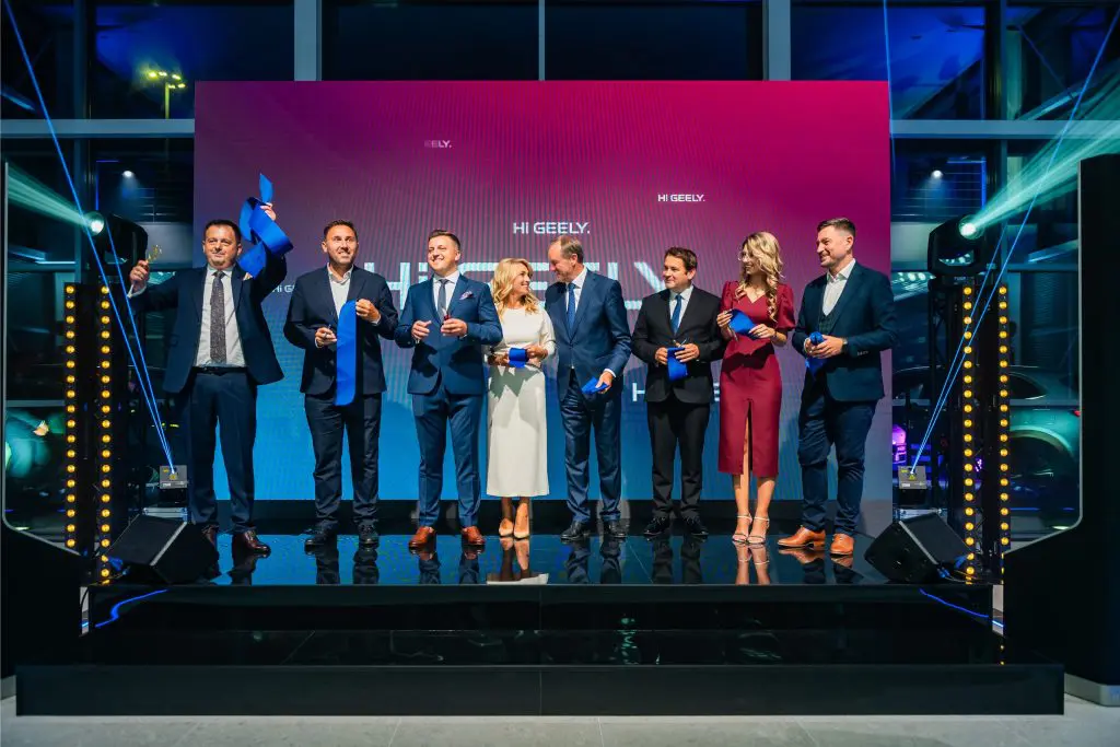 GEELY rozpoczyna sprzedaż w Polsce – salon GEELY Makurat otwarty w Gdańsku 9 2 OTWARCIE GEELY MAKURAT GDANSK 1