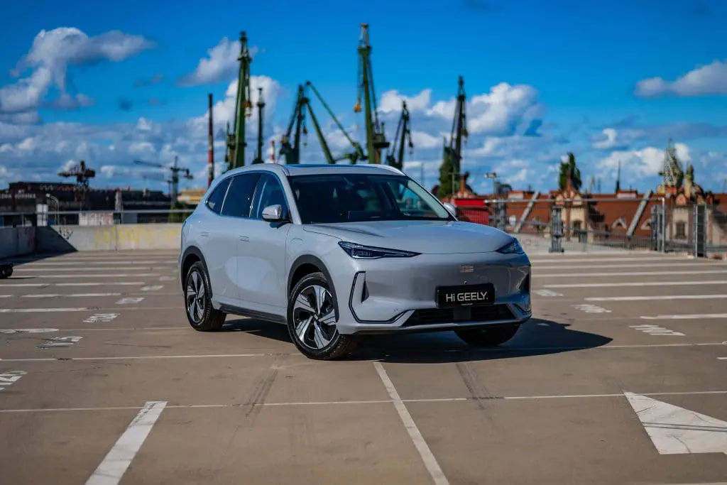 GEELY rozpoczyna sprzedaż w Polsce – salon GEELY Makurat otwarty w Gdańsku 12 4 OTWARCIE GEELY MAKURAT GDANSK 1