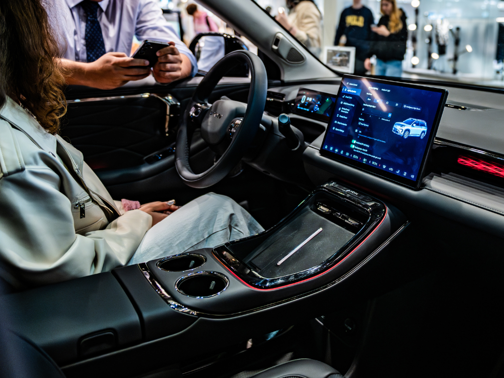 Nowe auto elektryczne już od 699 złotych netto miesięcznie? Sprawdź wynajem długoterminowy na Aion V i Hyptec HT w GAC Makurat Gdańsk 11 GAC Makurat Gdańsk wynajem długoterminowy 3