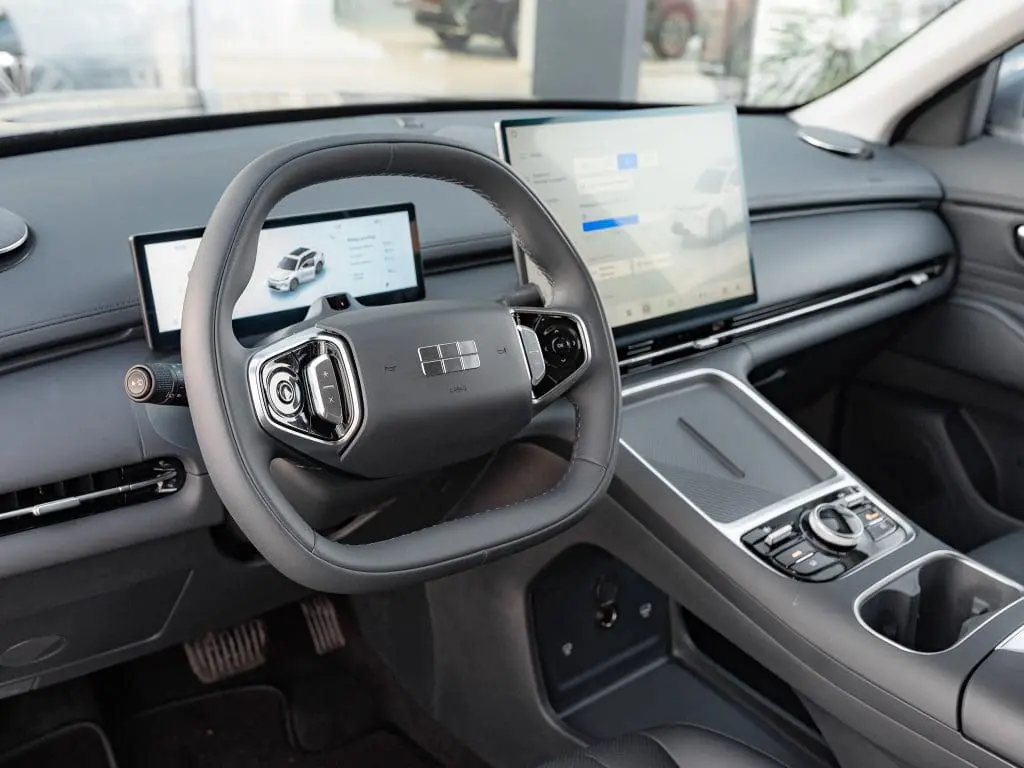 Geely Grupa Makurat 20 masterdealer 9 z 31