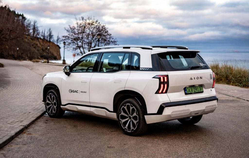 Samochód z salonu już od niespełna 75 tysięcy złotych? W GAC Makurat Gdańsk ruszyła nowa oferta na model AION V 6 nowa oferta na model AION V