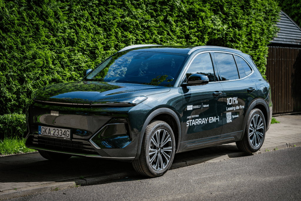 Geely Starray EM-i podczas jazdy – zasięg do 943 km
