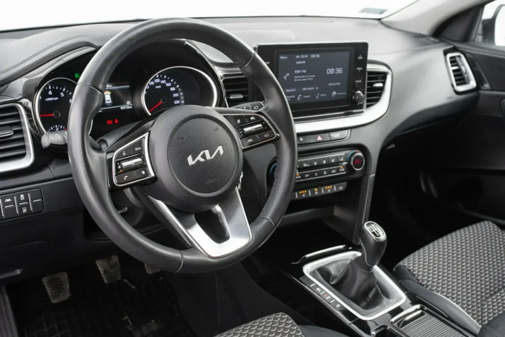 Kia Ceed ze skrzynią manualną rocznik 2023