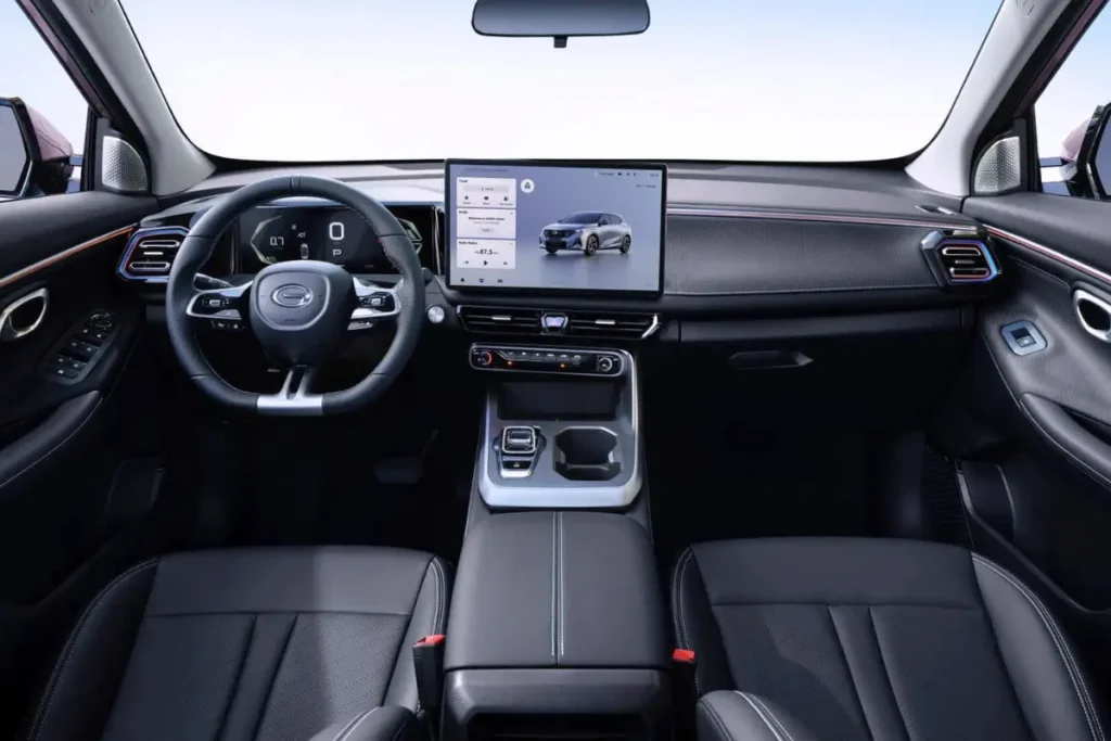 GAC EMZOOM – kompaktowy SUV już dostępny do jazd próbnych w Trójmieście 8 Wnętrze GAC EMZOOM – ekran dotykowy 14,6 cala