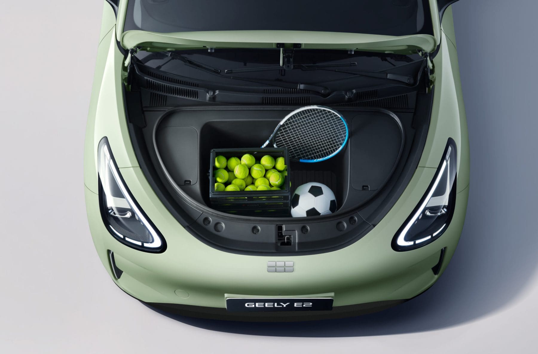 Otwarty przedni bagażnik Geely E2 o pojemności 70 litrów